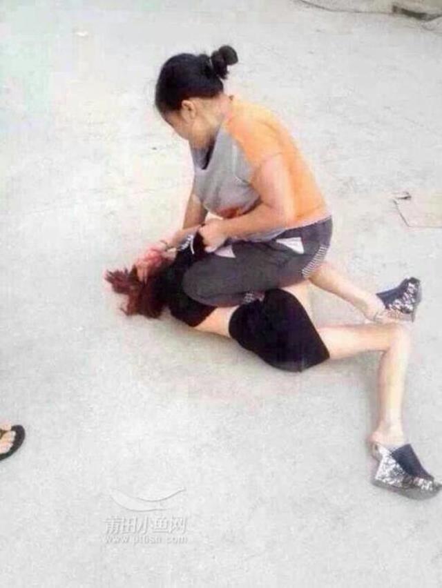 打小三扒衣服最新视频