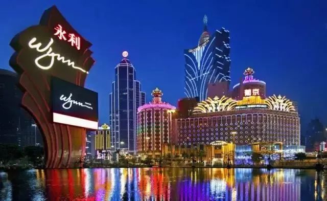 澳门正版资料免费更新天空彩