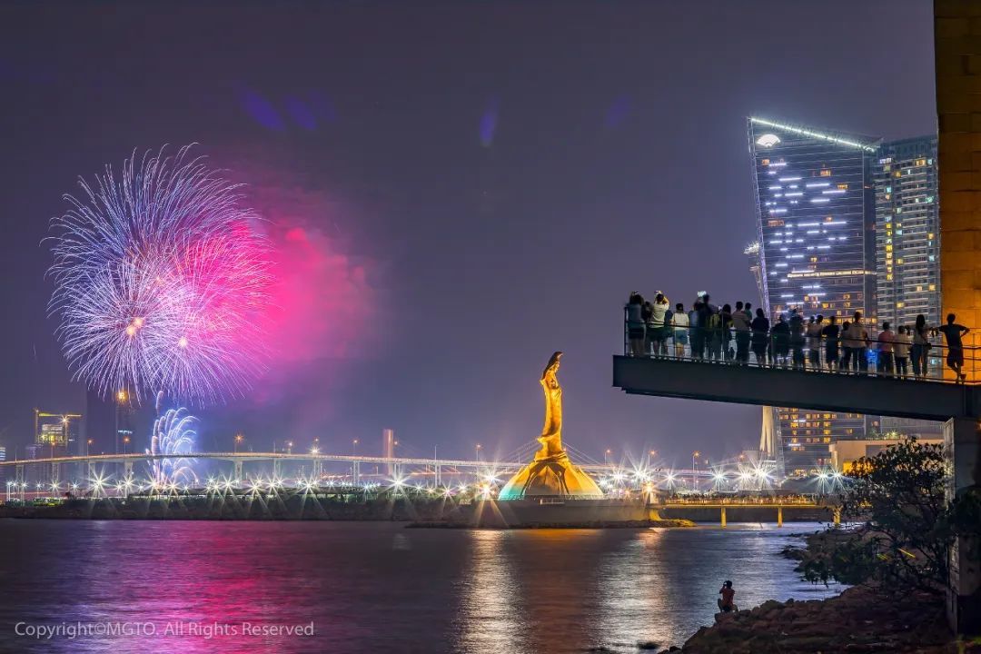 澳门凤凰网免费资料com